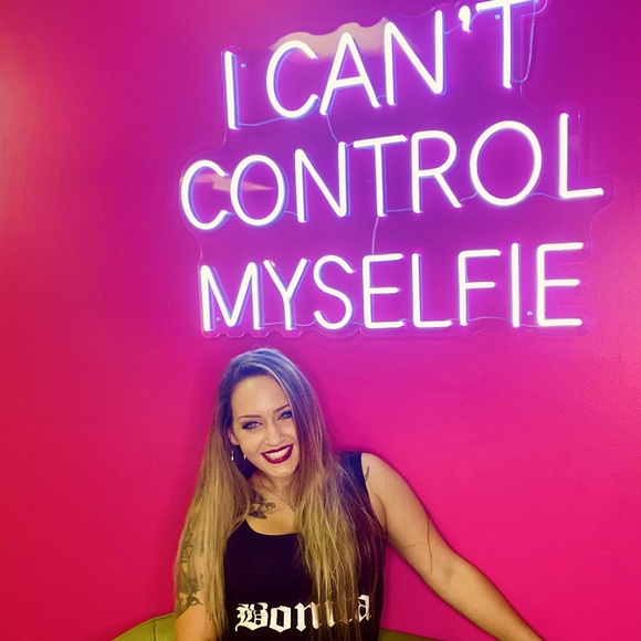 Meet your Posher, Dakota - Picture 2 of 8